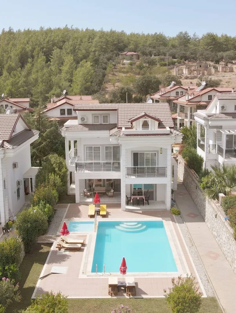 Fethiye Ölüdeniz'de Modern Tasarımlı, Özel Havuzlu, 4+1 Villa görsel 1