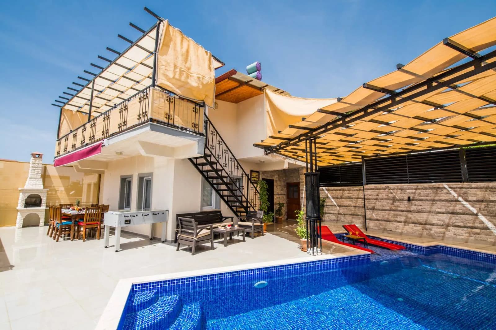 Kaş Bezirgan'da Geniş Alanlara Sahip, Özel Havuzlu, Modern Villa görsel 1