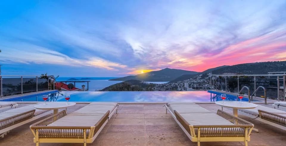 Kaş Kalkan'da Geniş Ailelere Uygun, Isıtmalı Havuzlu, Modern Villa görsel 1