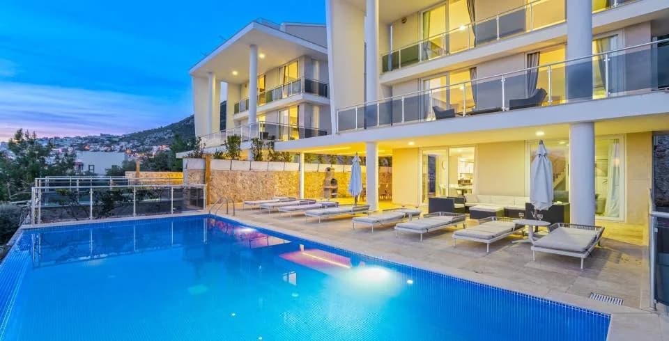Kaş Kalkan'da Geniş Ailelere Uygun, Isıtmalı Havuzlu, Modern Villa görsel 3