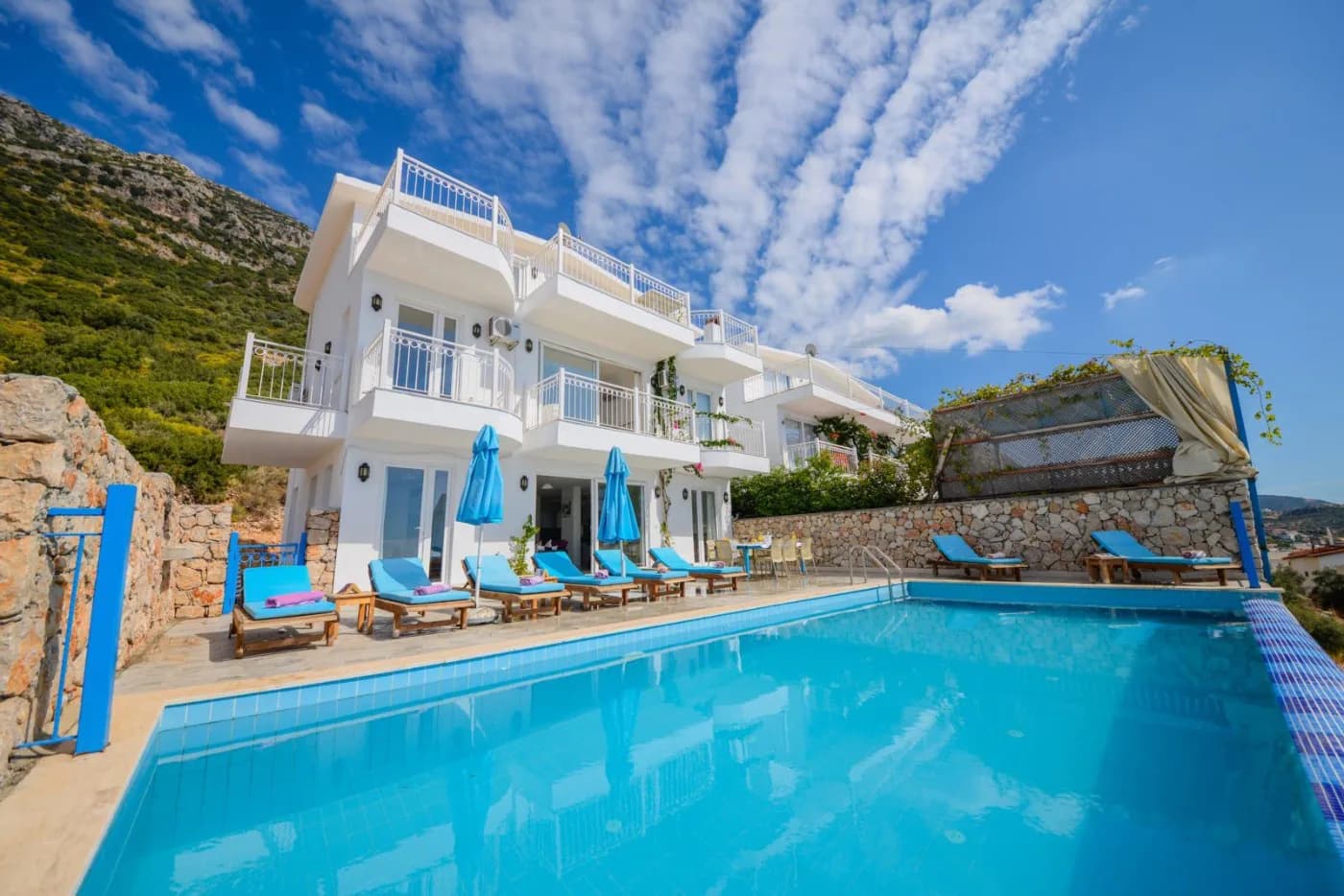Kaş Bezirgan'da Enfes Deniz Manzaralı, Özel Havuzlu, Konforlu Villa görsel 1