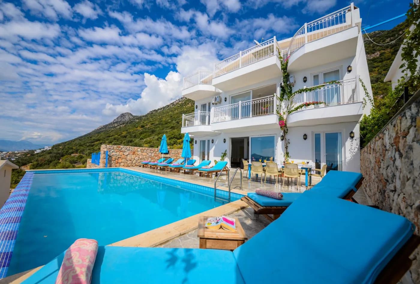 Kaş Bezirgan'da Enfes Deniz Manzaralı, Özel Havuzlu, Konforlu Villa görsel 3