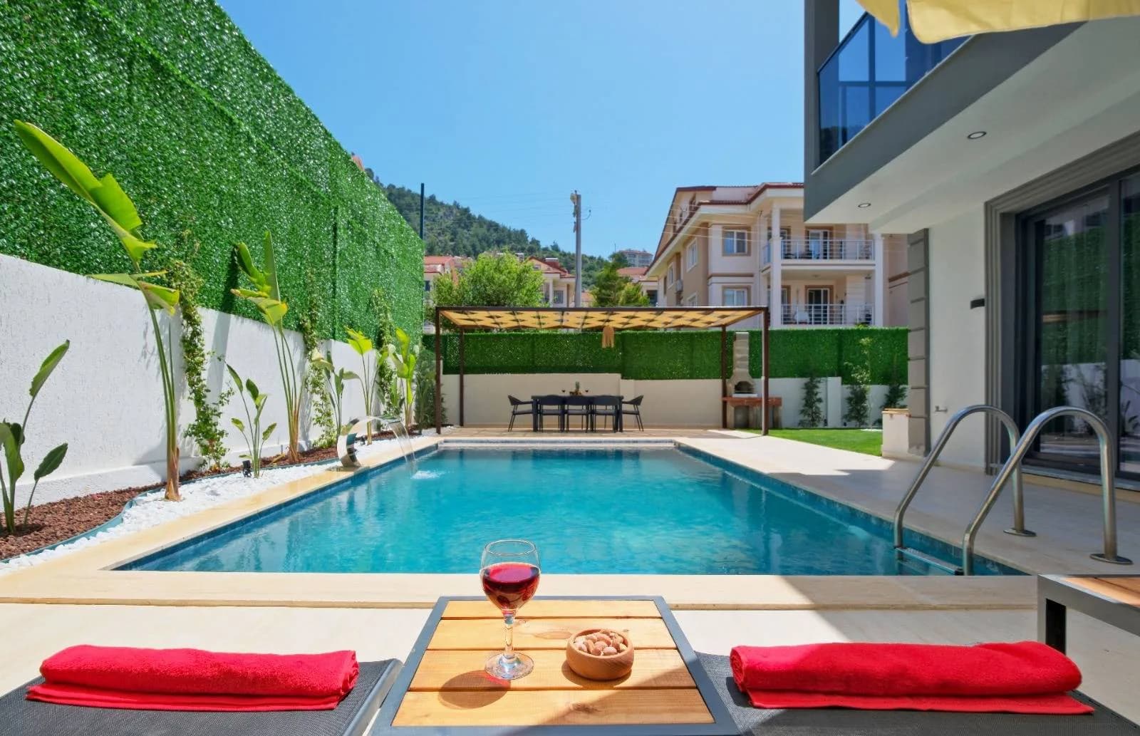 Muğla Fethiye'de Geniş Ailelere Uygun, Isıtmalı Havuzlu, Lüks Villa görsel 3