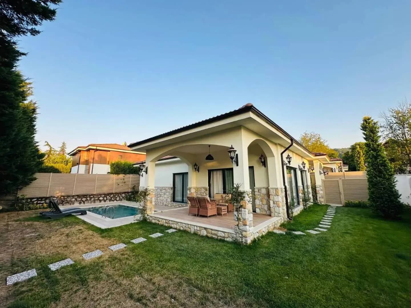 Sapanca Kırkpınar'da Merkeze Yakın, Isıtmalı Özel Havuzlu, 3+1 Villa görsel 1