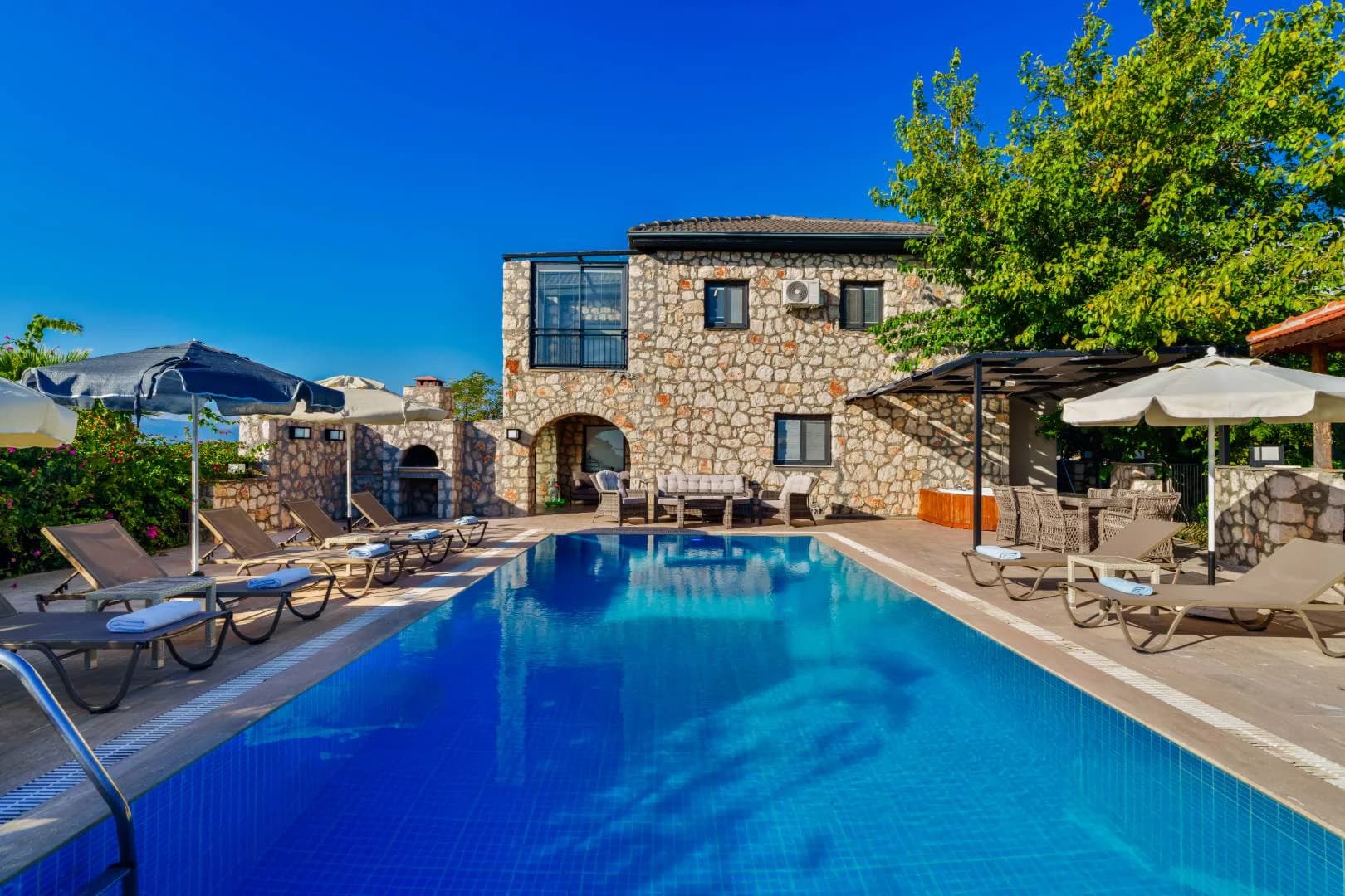 Kaş İslamlar'da Yeşillikler İçerisinde, Özel Havuzlu, Taş Villa görsel 1