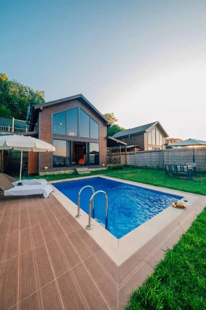 Sapanca Uzunkum'da Sakin Konumda, Isıtmalı Havuzlu, Kiralık Bungalov görsel 1