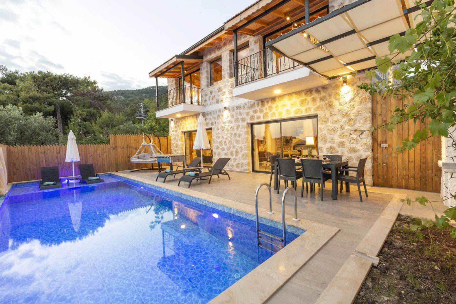 Kaş İslamlar'da Otantik Tasarımlı, Özel Havuzlu, Taş Villa görsel 2