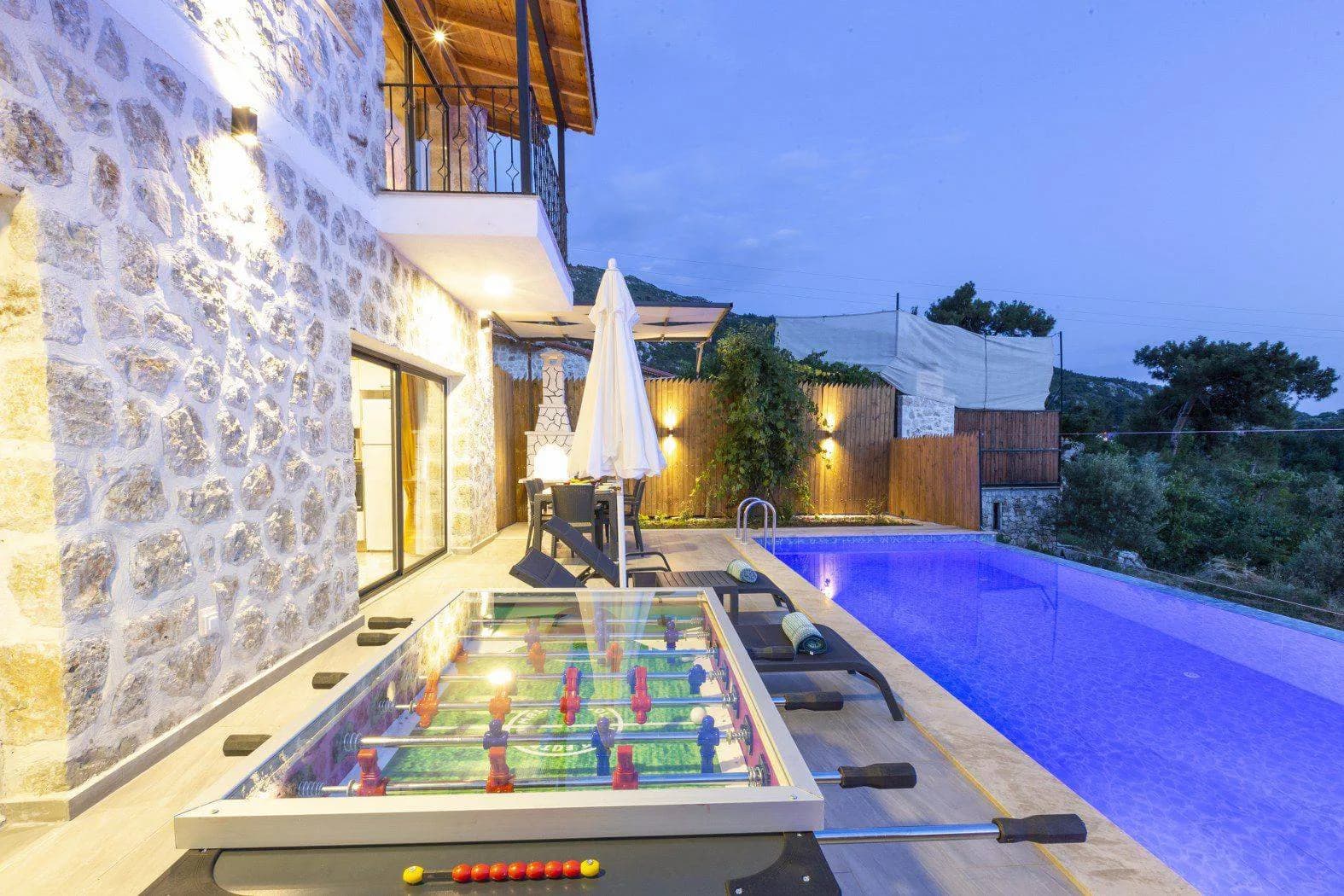 Kaş İslamlar'da Otantik Tasarımlı, Özel Havuzlu, Taş Villa görsel 3