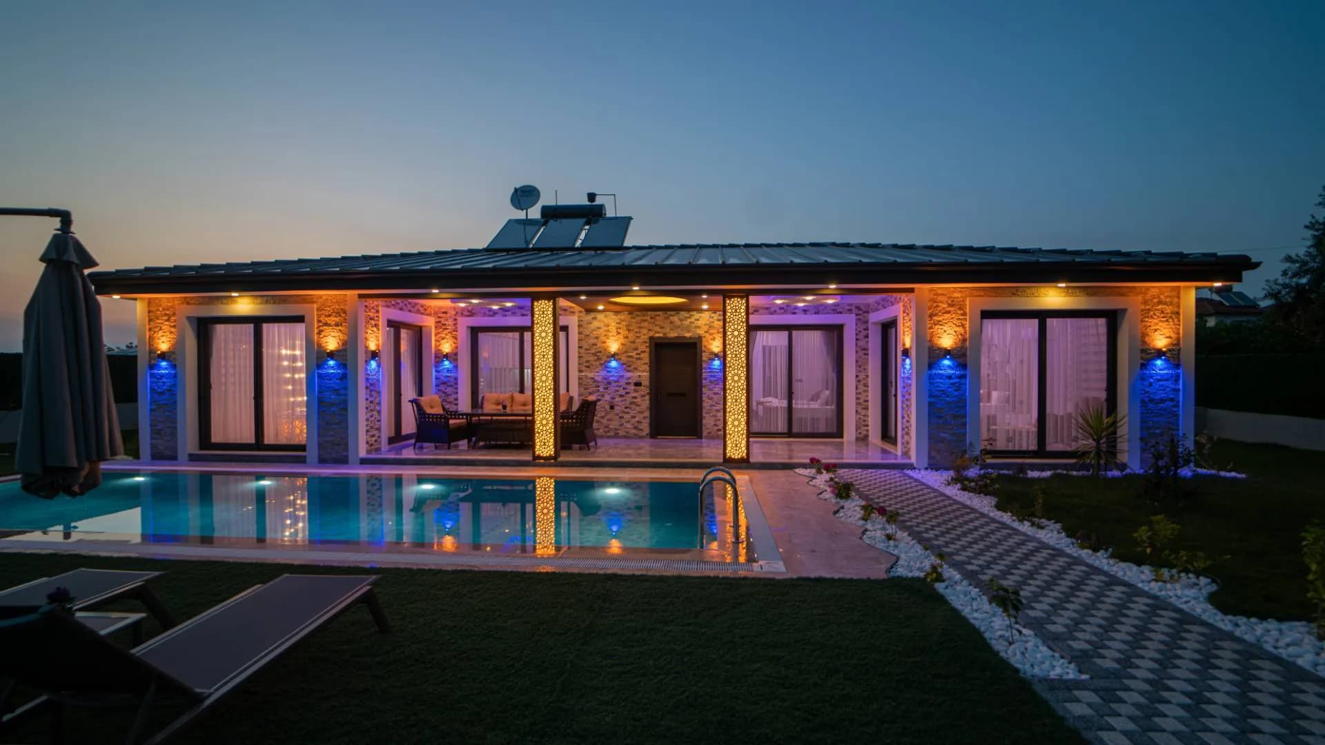 Muğla Fethiye'de Geniş Ailelere Uygun, Özel Havuzlu, Bahçeli Villa görsel 2