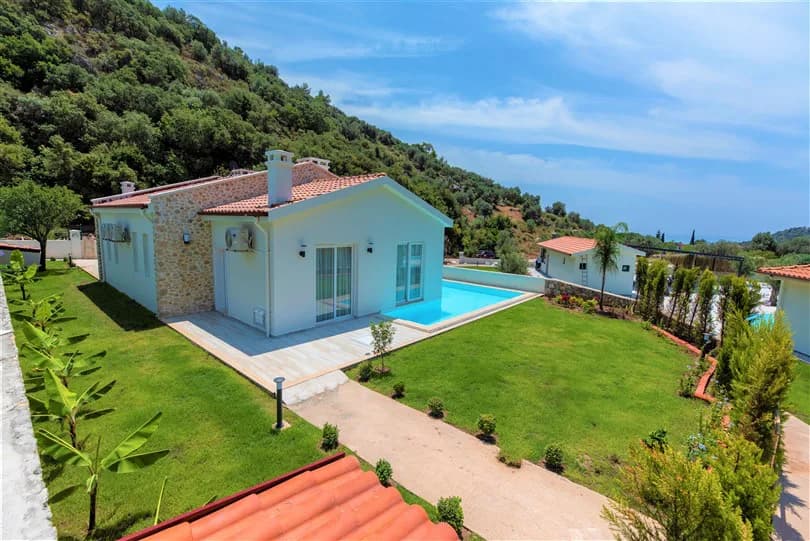 Fethiye Ölüdeniz'de Bahçe İçerisinde, Özel Havuzlu, Müstakil Villa görsel 1