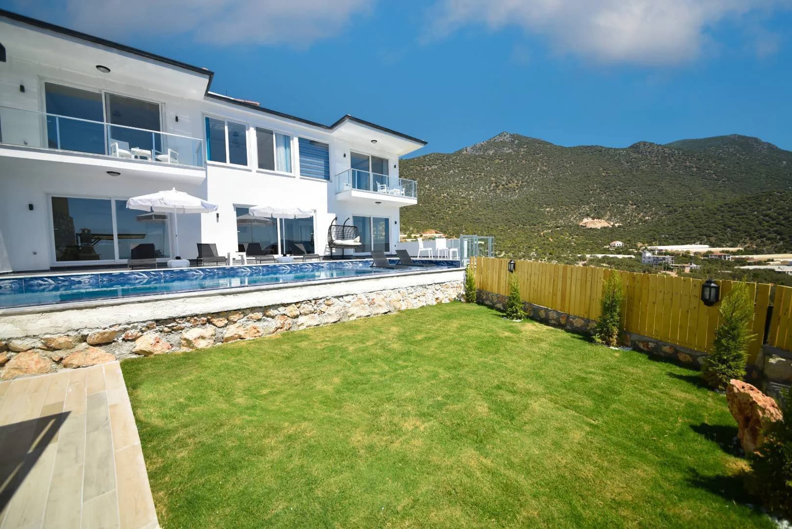 Kaş Belenli'de Doğa ve Deniz Manzaralı, Özel Havuzlu, Bahçeli Villa görsel 3