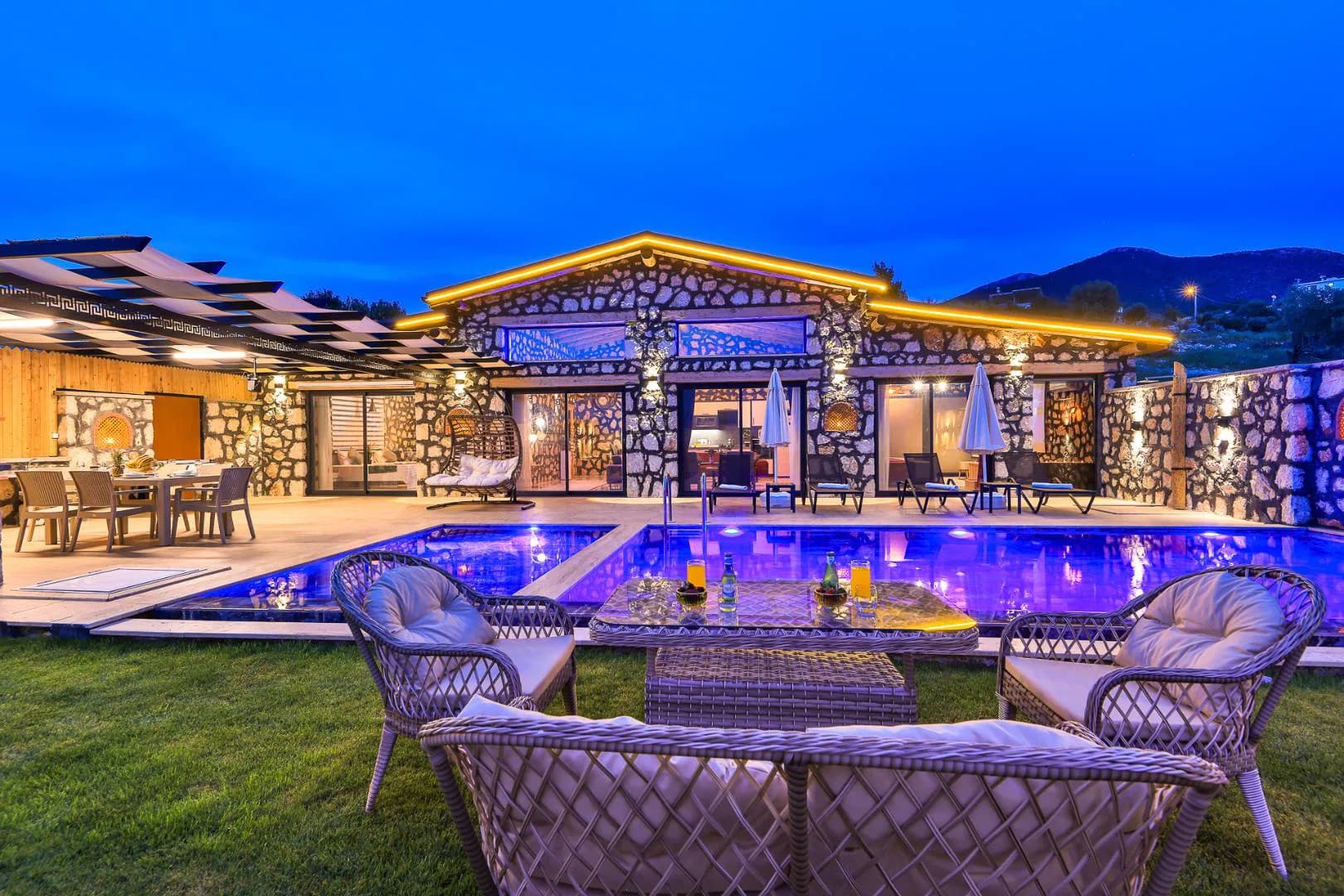 Kalkan Çavdır'da Muhteşem Konumda, Özel Havuzlu, Jakuzili, Lüks Villa görsel 1