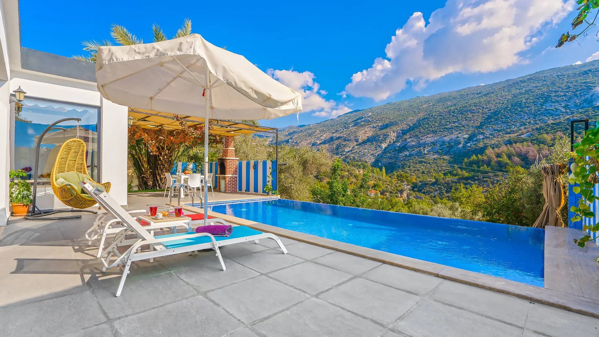 Kaş İslamlar'da Modern Tasarımlı, Özel Havuzlu, Balayı Villası görsel 2
