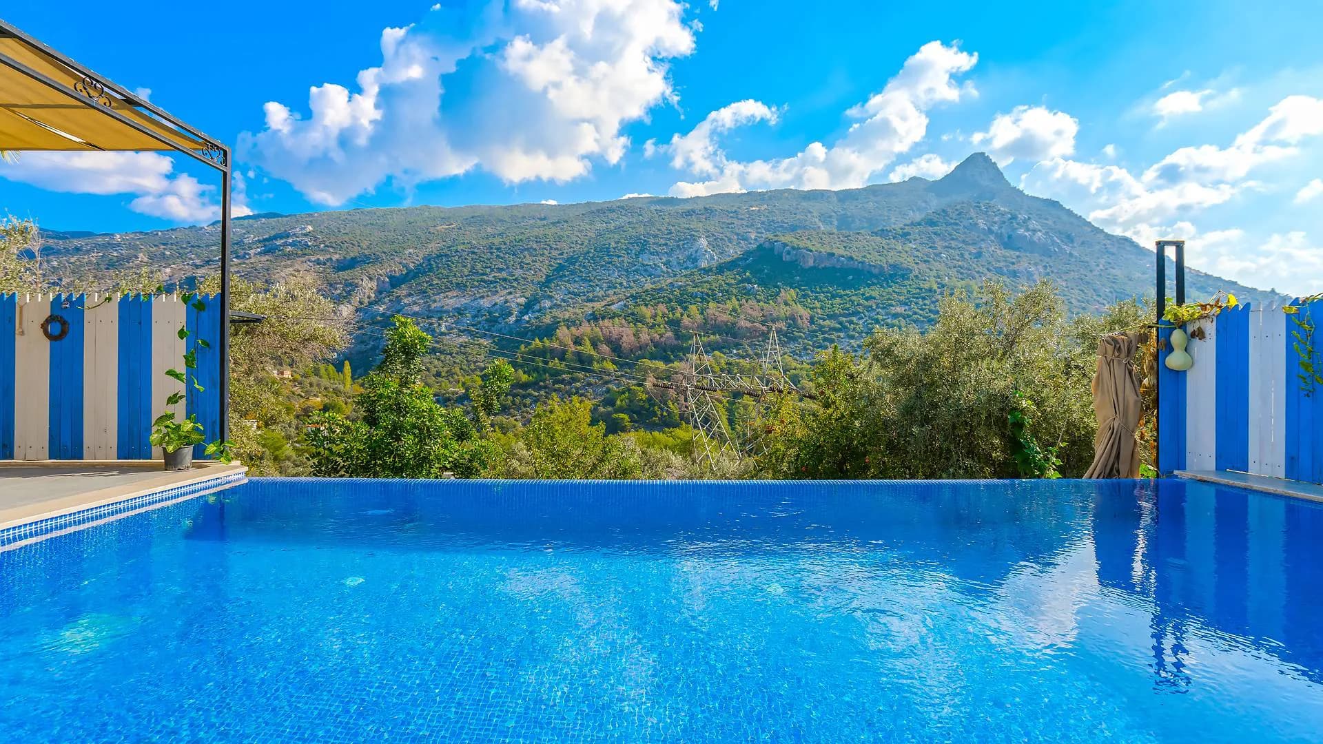 Kaş İslamlar'da Modern Tasarımlı, Özel Havuzlu, Balayı Villası görsel 3