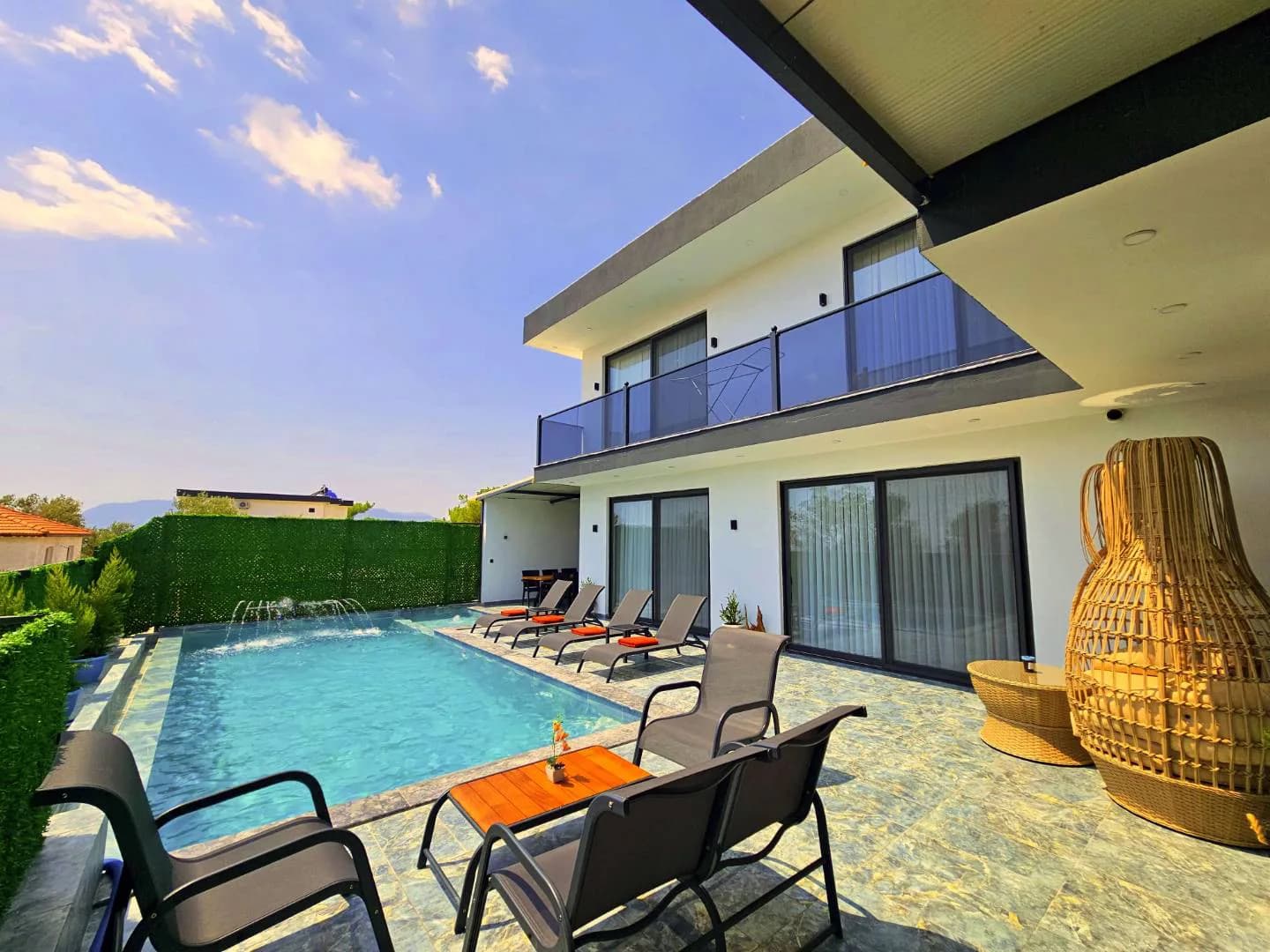 Kaş Çavdır'da Deniz Manzaralı, Açık ve Kapalı Havuzlu, Konforlu Villa görsel 2