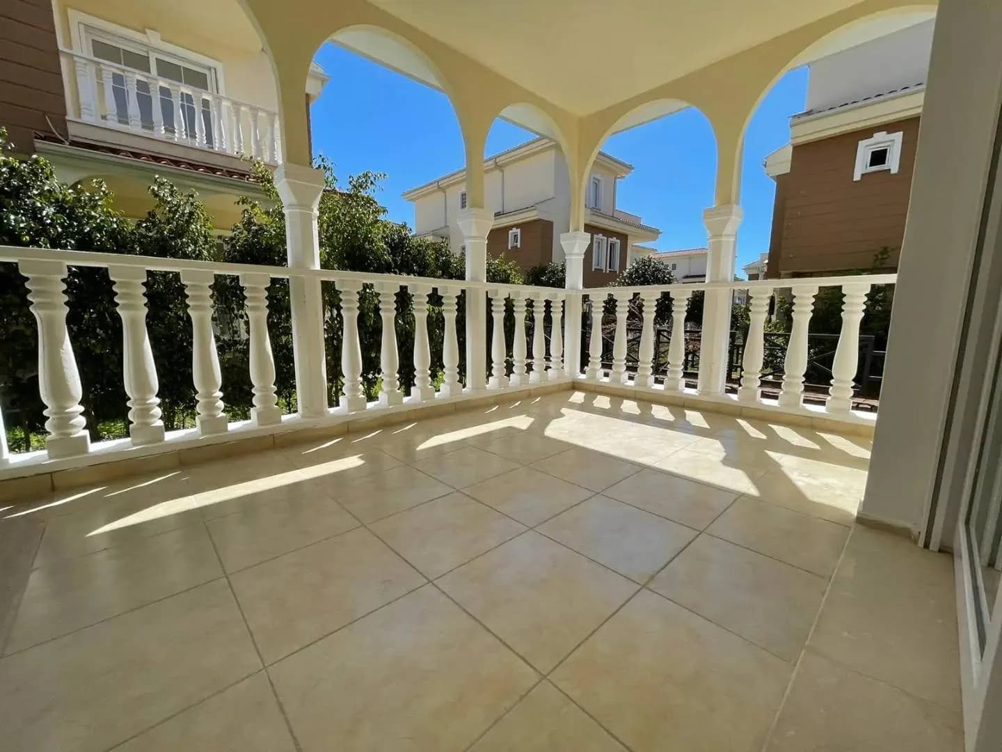 Alanya İncekum'da Site İçerisinde, Ortak Havuzlu, Geniş Villa görsel 3