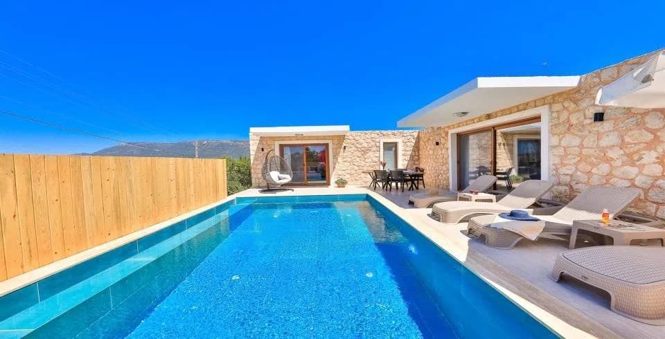 Kaş Ağullu'da Elverişli Konumda, Özel Havuzlu, Otantik Tasarımlı Villa görsel 1