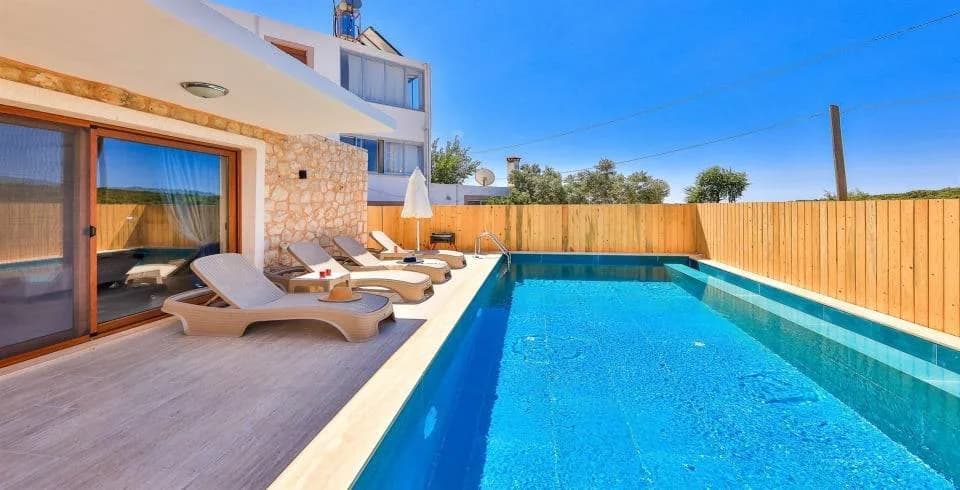 Kaş Ağullu'da Elverişli Konumda, Özel Havuzlu, Otantik Tasarımlı Villa görsel 3