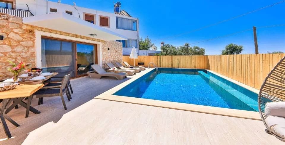 Kaş Ağullu'da Elverişli Konumda, Özel Havuzlu, Otantik Tasarımlı Villa görsel 2