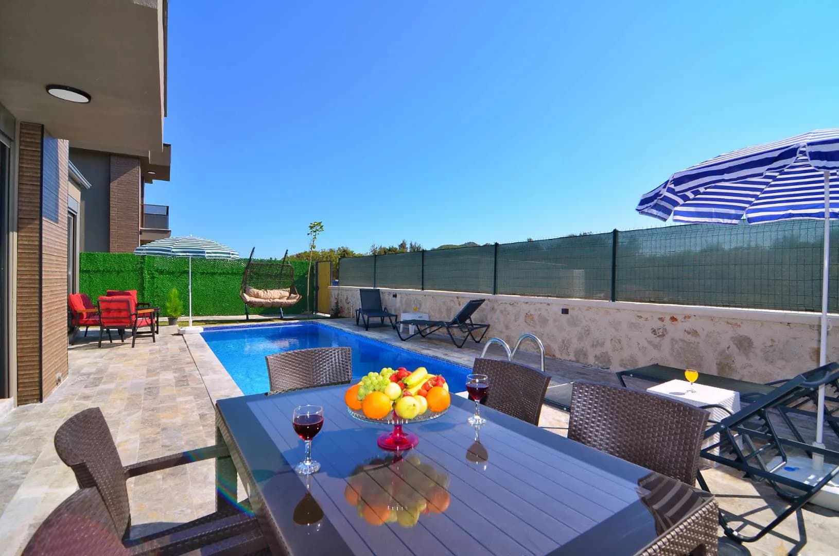 Kaş Andifli'de Modern Tasarımlı, Özel Havuzlu, Bahçeli Villa görsel 3