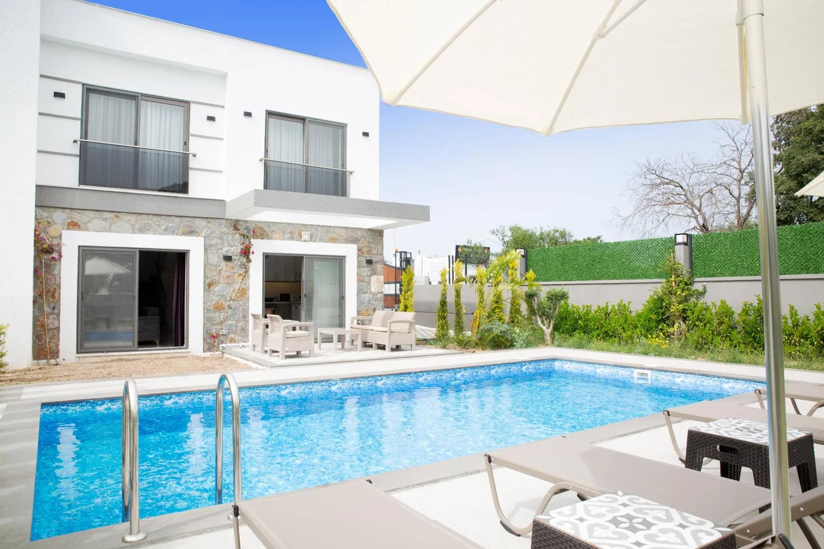 Bodrum Yalıkavak'ta Doğa ile İç İçe, Özel Havuzlu, Konforlu İkiz Villa görsel 3
