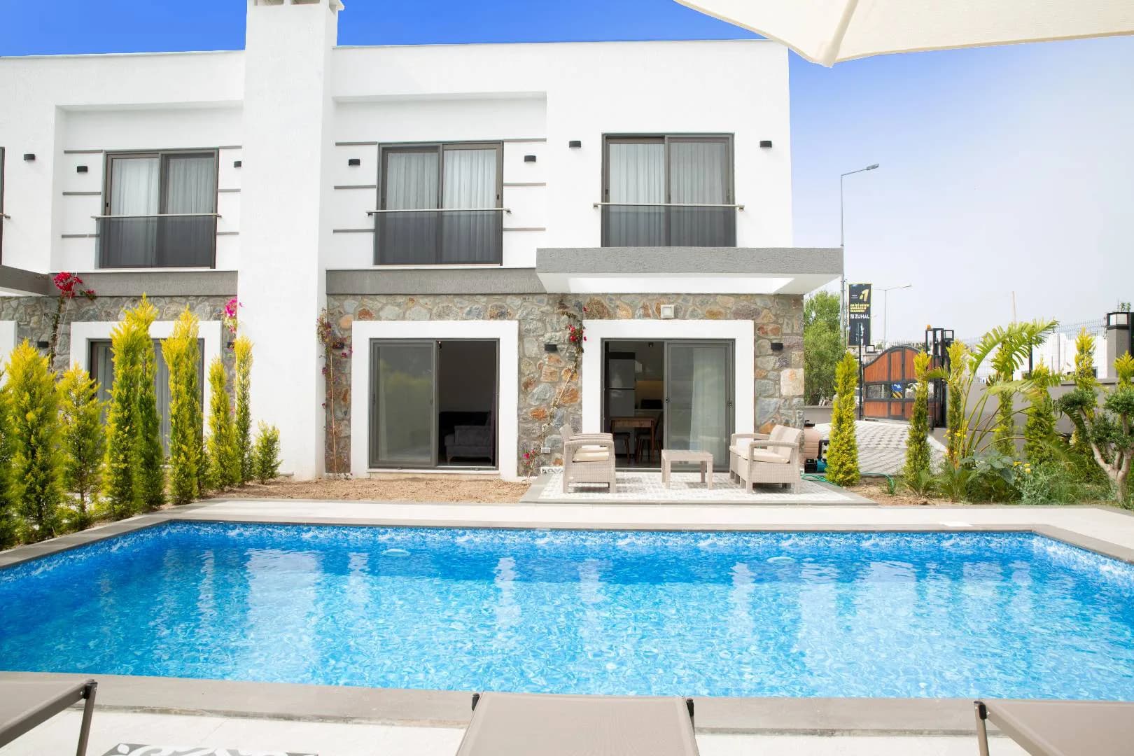Bodrum Yalıkavak'ta Doğa ile İç İçe, Özel Havuzlu, Konforlu İkiz Villa görsel 2