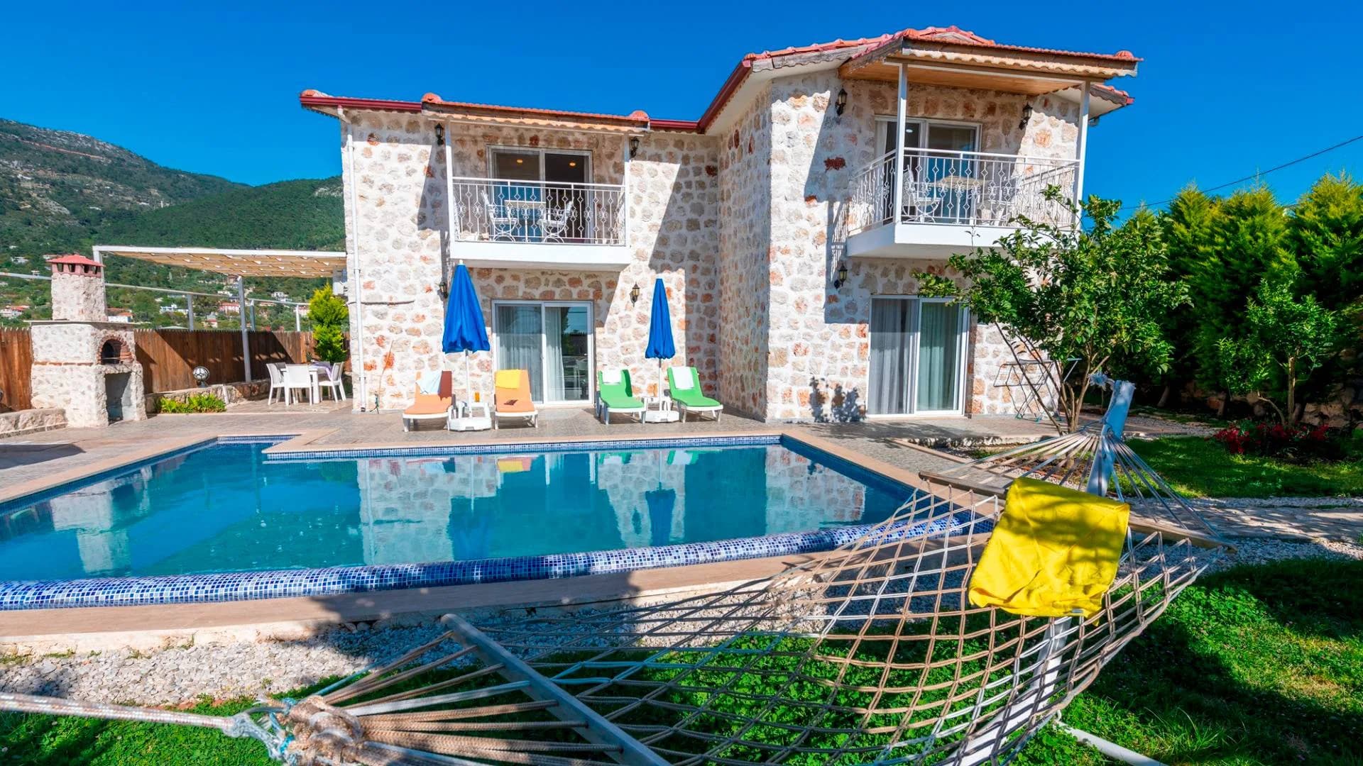 Kaş Üzümlü'de Geniş Bahçeli, Özel Havuzlu, 3+1 Taş Villa görsel 1
