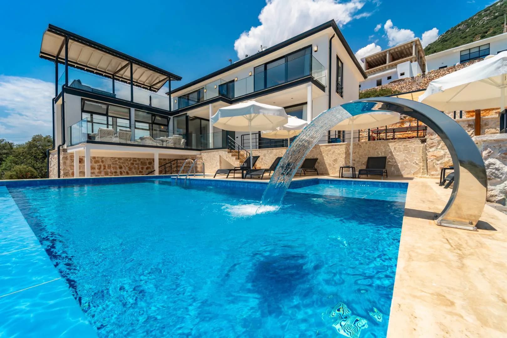 Kaş Gökçeören'de Göz Alıcı Deniz Manzaralı, Özel Havuzlu, Lüks Villa görsel 1