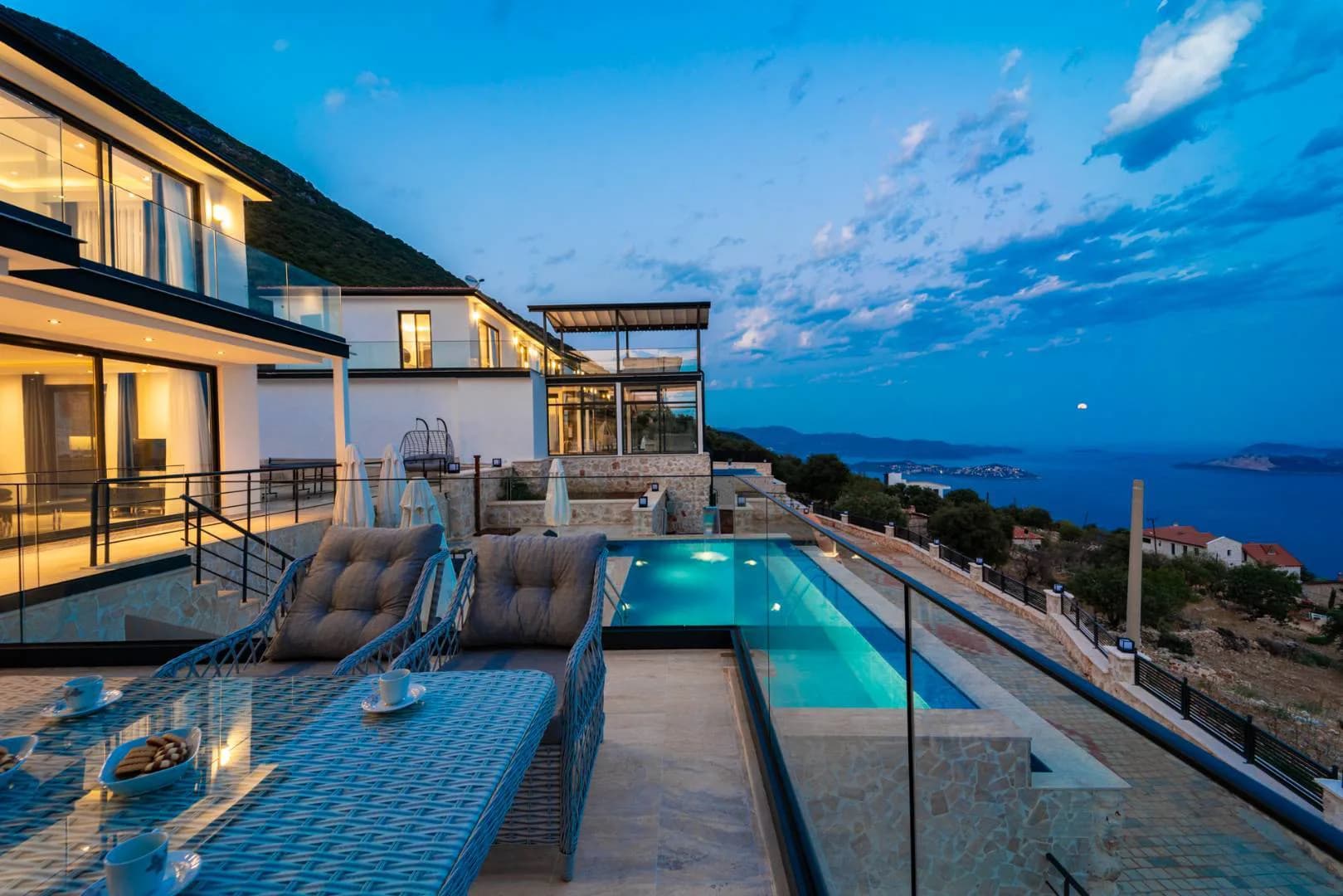 Kaş Gökçeören'de Göz Alıcı Deniz Manzaralı, Özel Havuzlu, Lüks Villa görsel 2