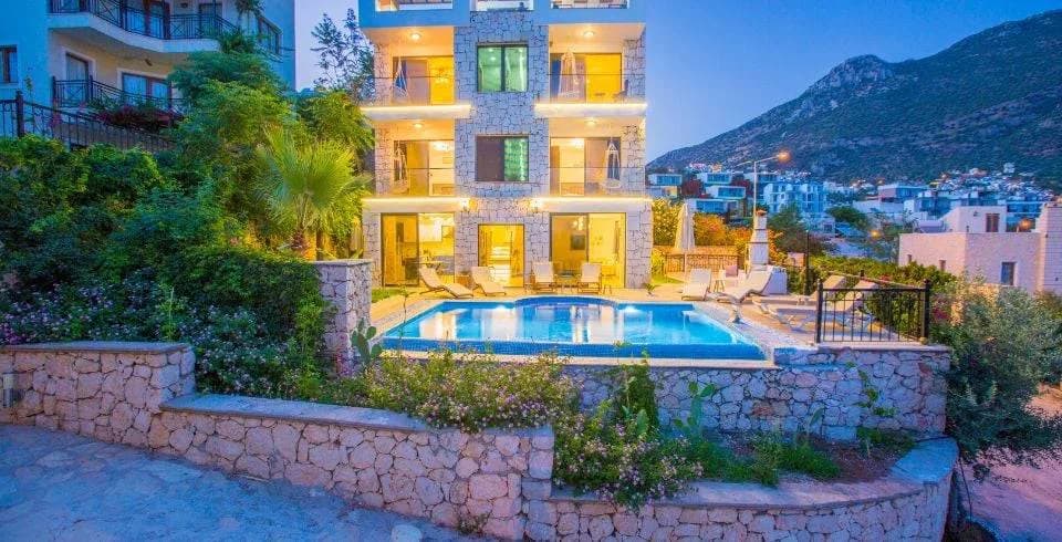 Kaş Kalkan'da Denize Yakın, Özel Havuzlu, Modern Tasarımlı Villa görsel 1