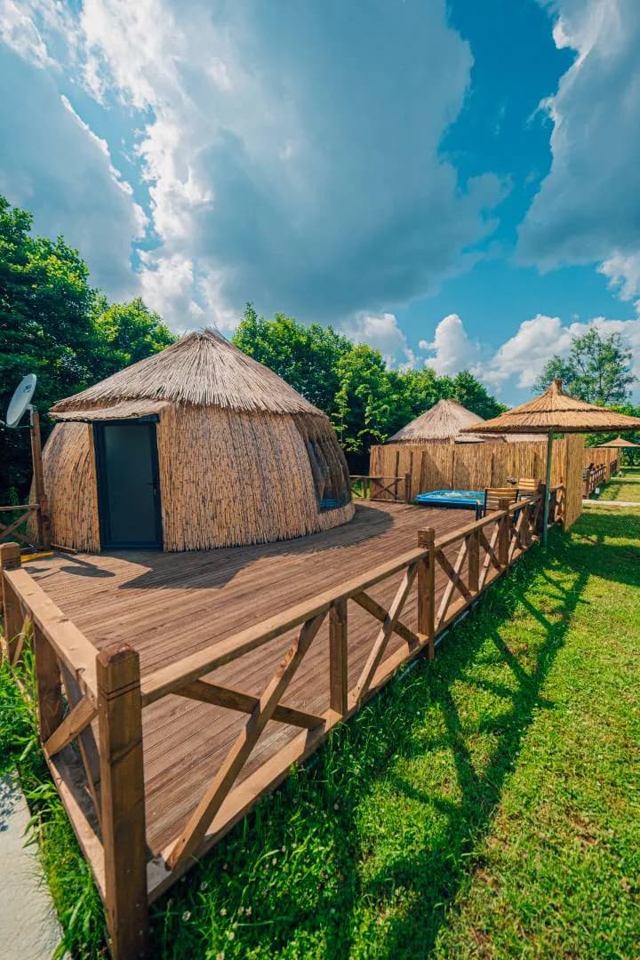 Sapanca Yanık'ta Tesis İçerisinde, Serinleme Havuzlu, Kiralık Glamping görsel 2