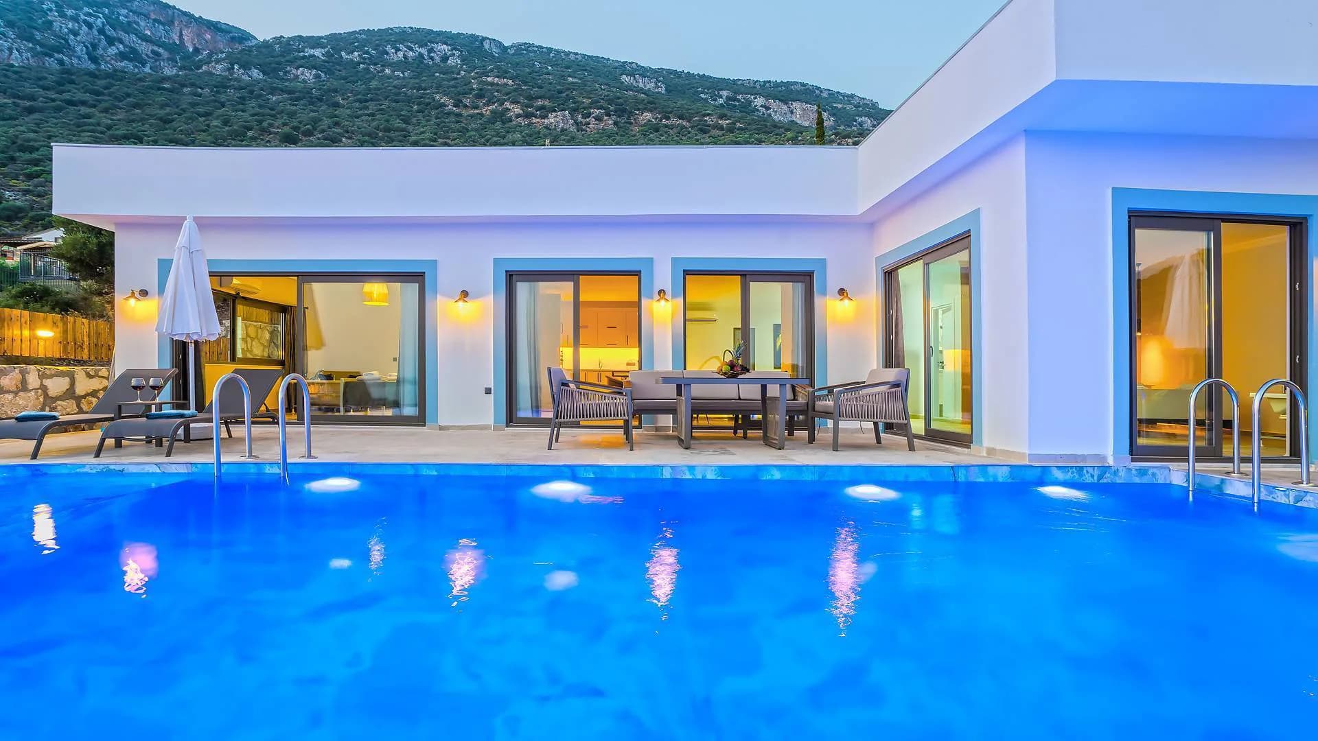 Kaş Gökseki'de Deniz Manzaralı, Özel Havuzlu, Modern Tasarımlı Villa görsel 2
