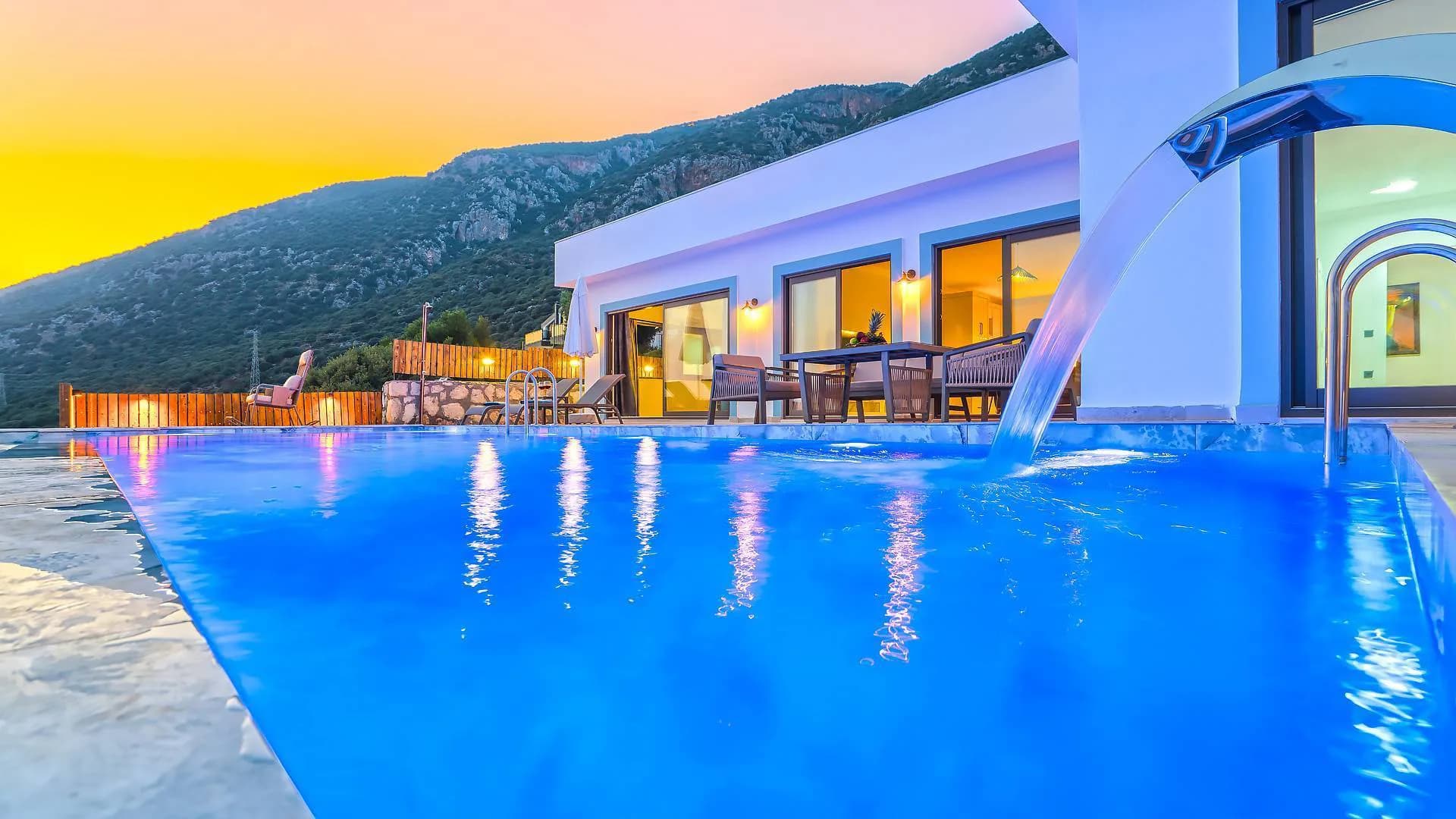 Kaş Gökseki'de Deniz Manzaralı, Özel Havuzlu, Modern Tasarımlı Villa görsel 3