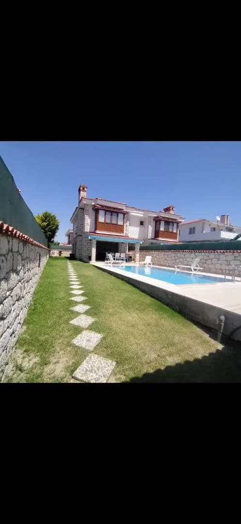 Çeşme Alaçatı'da Geniş Ailelere Uygun, Özel Havuzlu, Konforlu Villa görsel 3