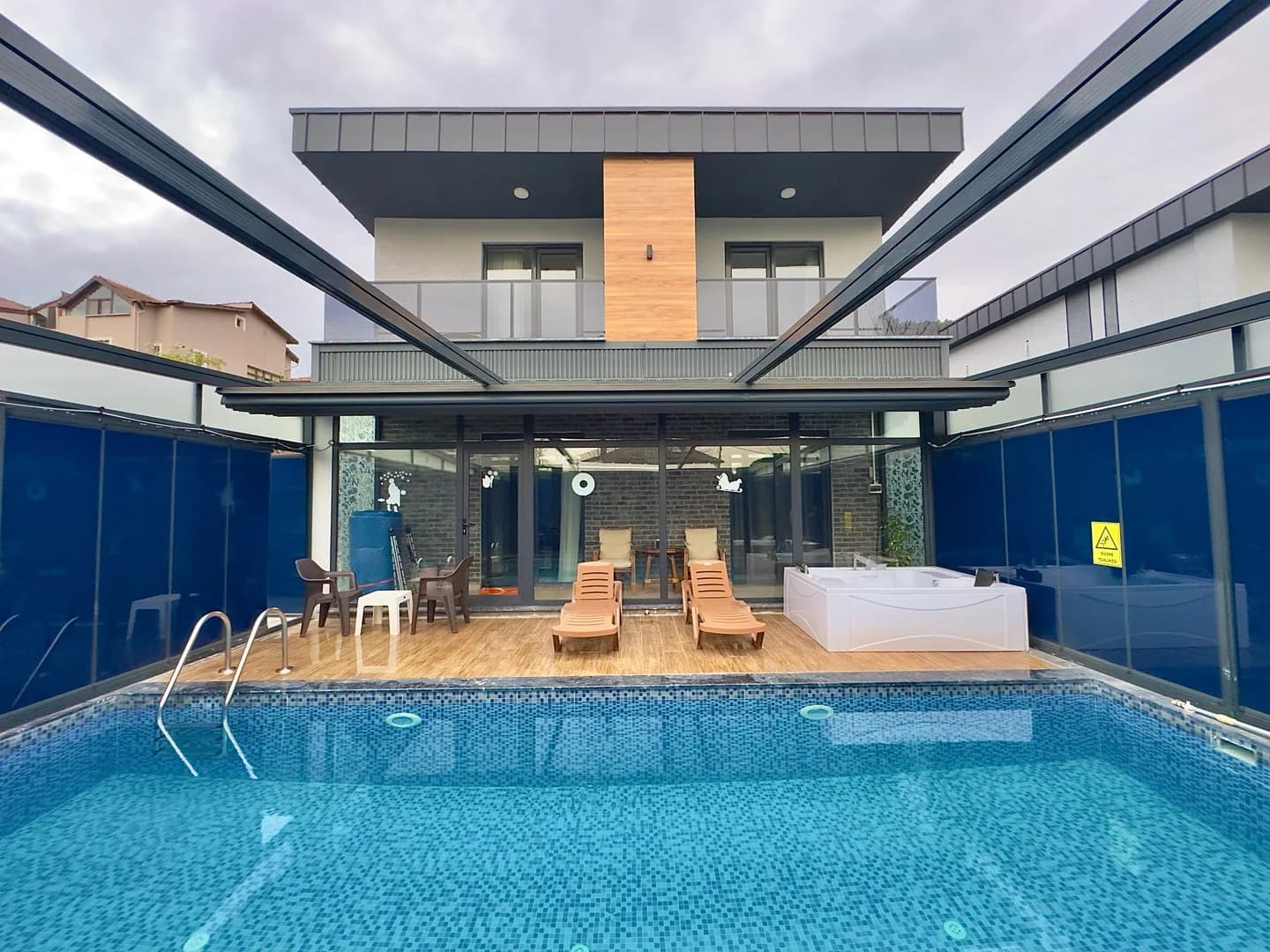 Sapanca Kırkpınar'da Sakin Konumda, Kapalı Havuzlu, Kiralık Villa görsel 2