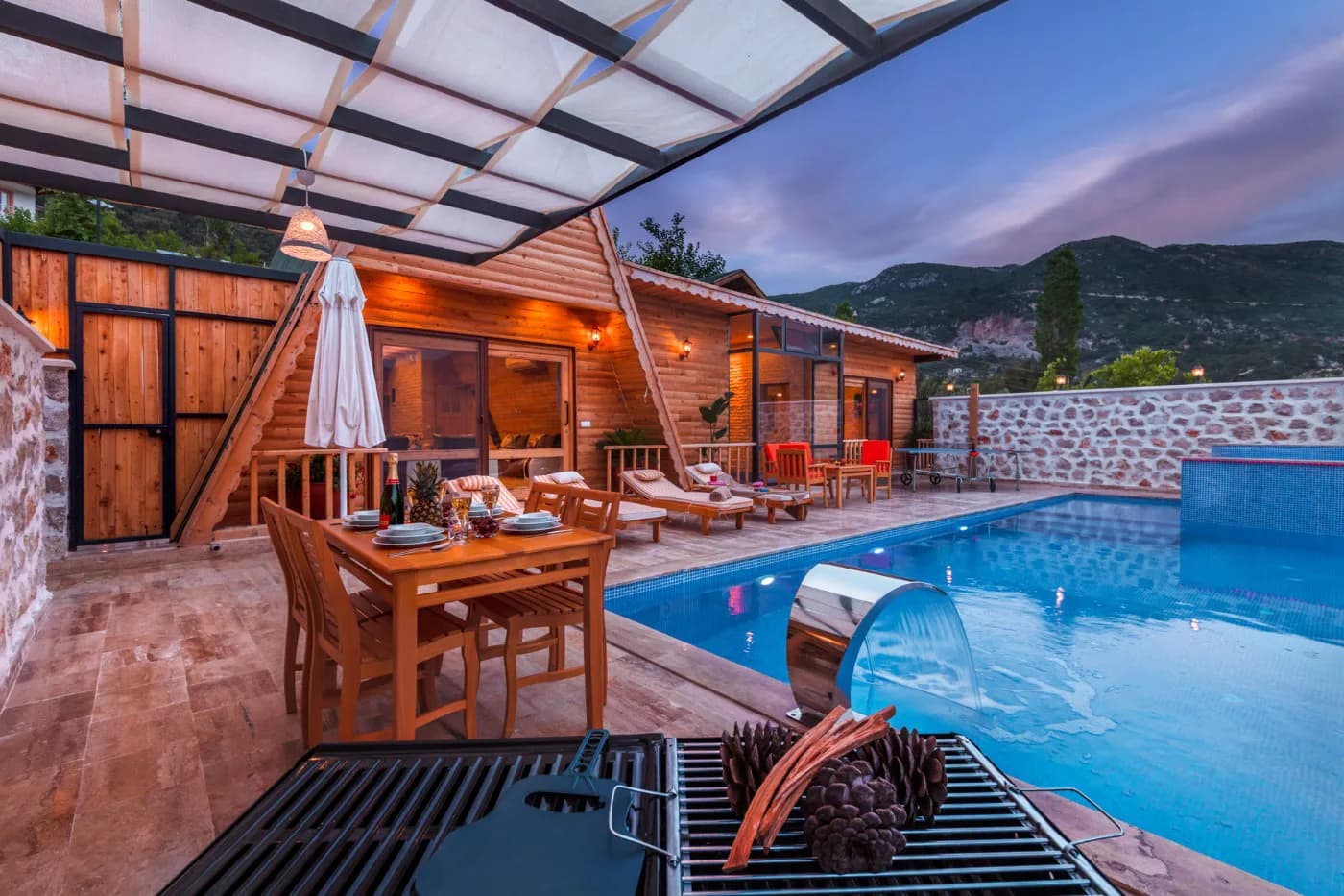 Kaş İslamlar'da Ahşap Mimarili, Isıtmalı Havuzlu, Korunaklı Villa görsel 3