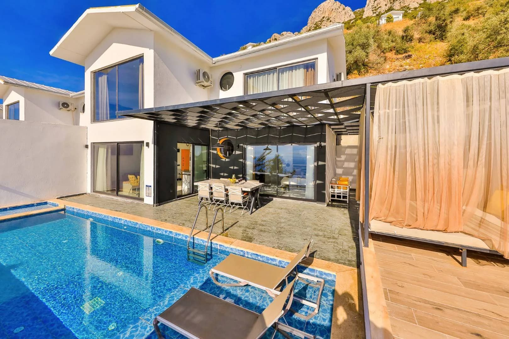 Kaş Bezirgan'da Deniz Manzaralı, Özel Havuzlu, Romantik Balayı Villası görsel 1