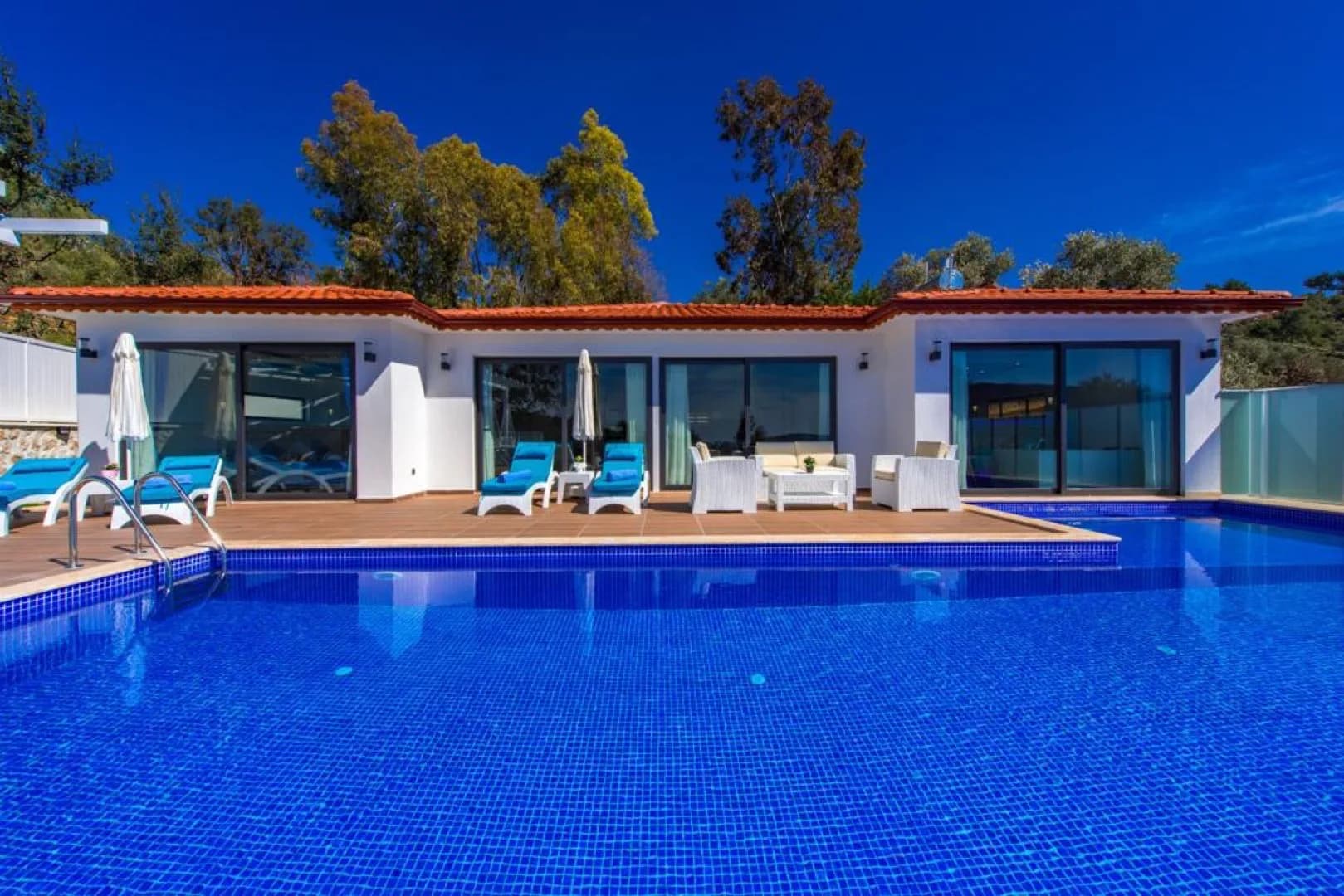 Kaş Üzümlü'de Doğa Manzaralı, Sonsuzluk Havuzlu, Lüks Villa görsel 1