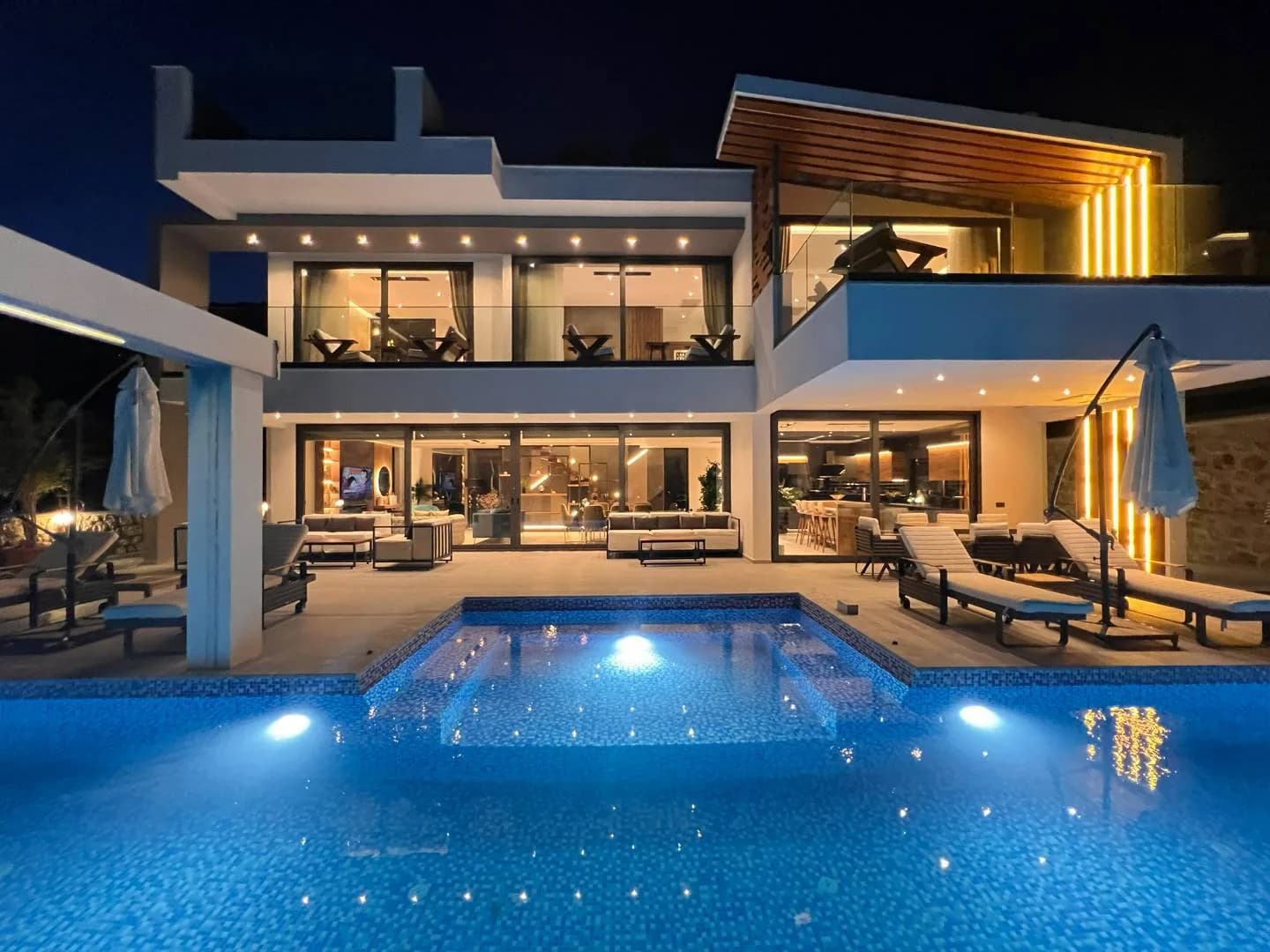 Kaş Kalkan'da Enfes Deniz Manzaralı, Isıtmalı Havuzlu, Kiralık Villa görsel 2
