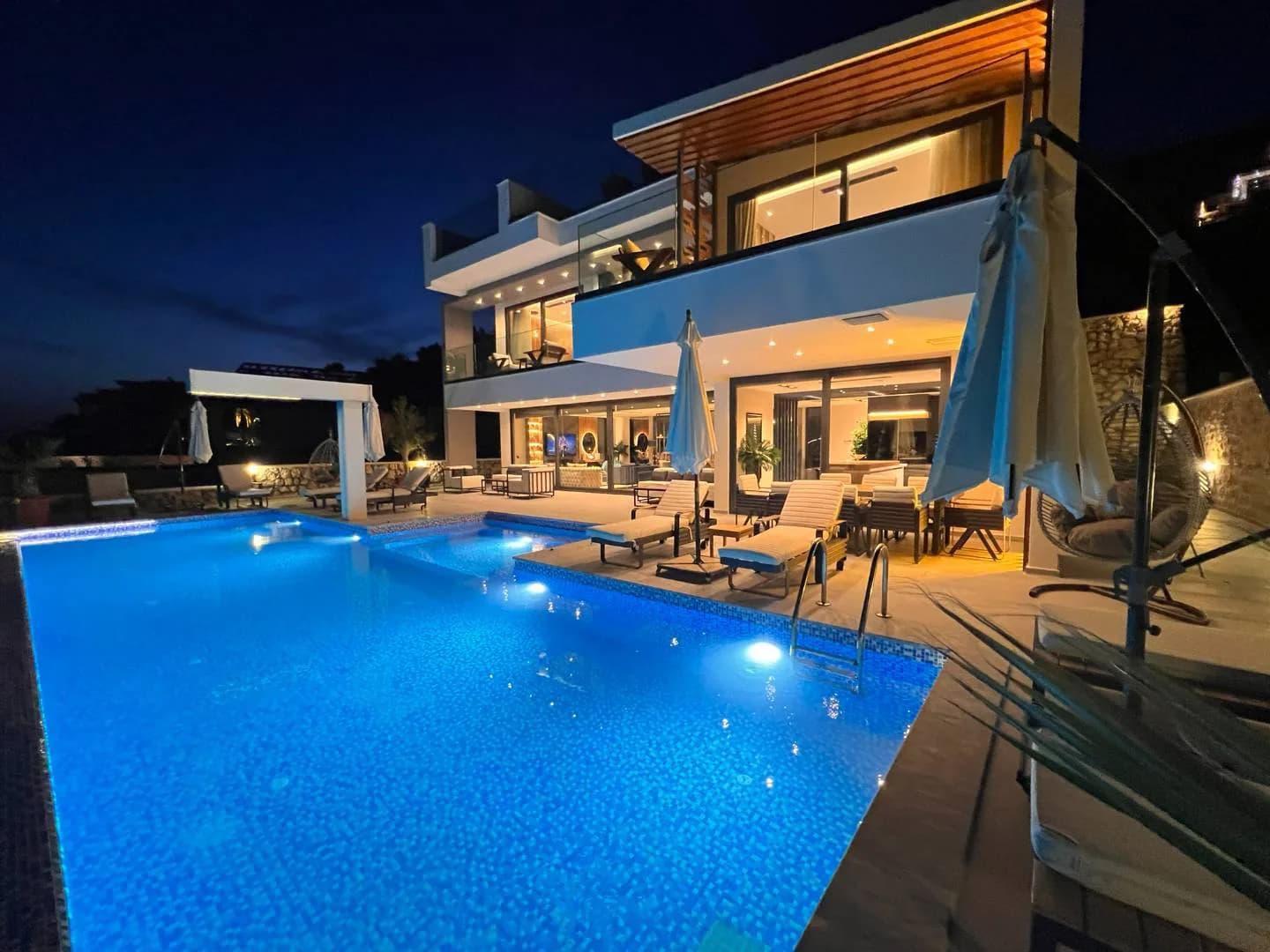 Kaş Kalkan'da Enfes Deniz Manzaralı, Isıtmalı Havuzlu, Kiralık Villa görsel 3