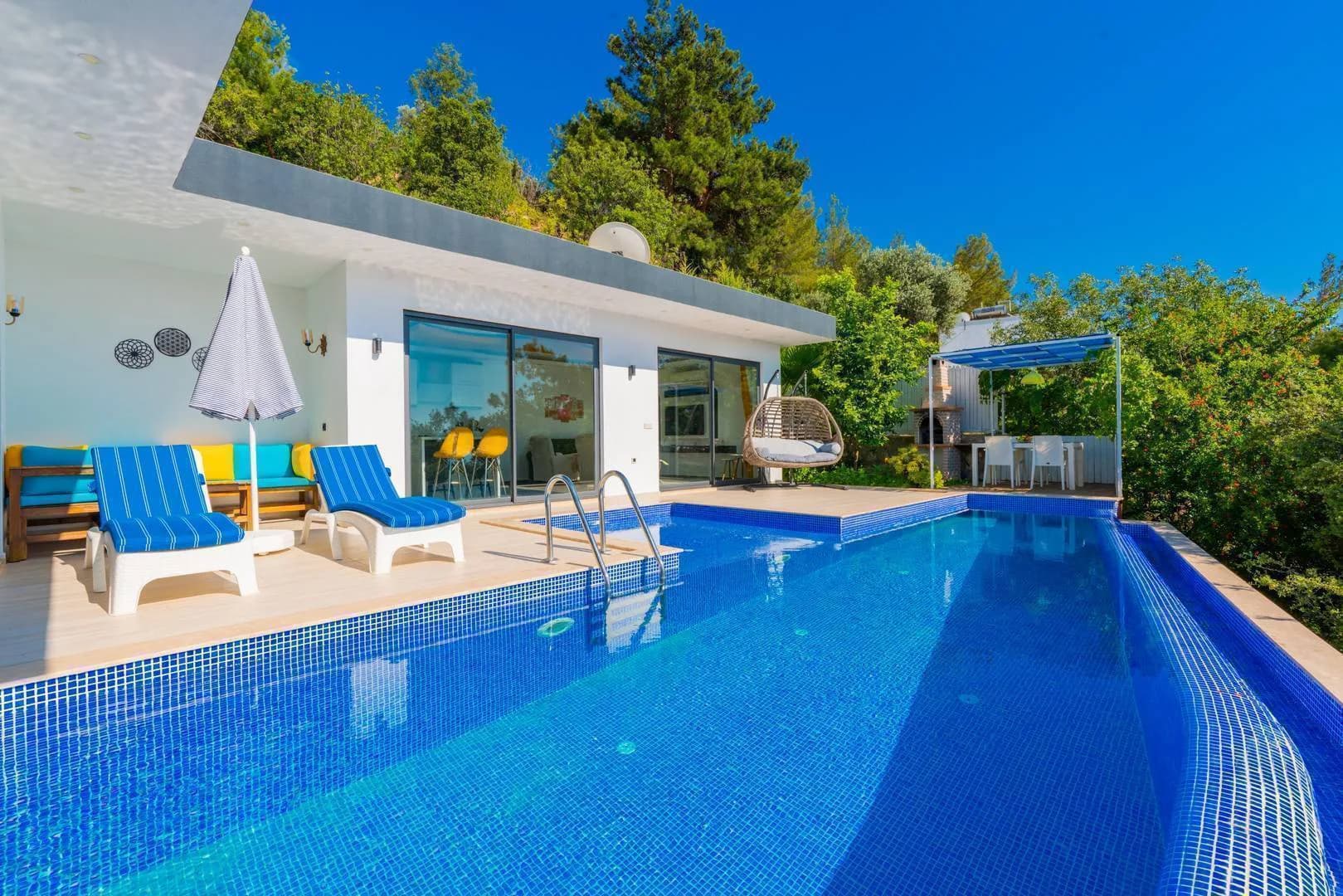 Kaş Üzümlü'de Doğa Manzaralı, Isıtmalı Havuzlu, Jakuzili Villa görsel 1