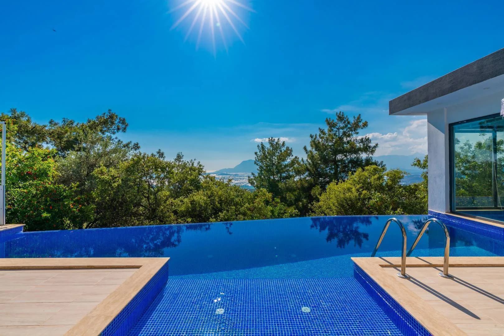 Kaş Üzümlü'de Doğa Manzaralı, Isıtmalı Havuzlu, Jakuzili Villa görsel 2