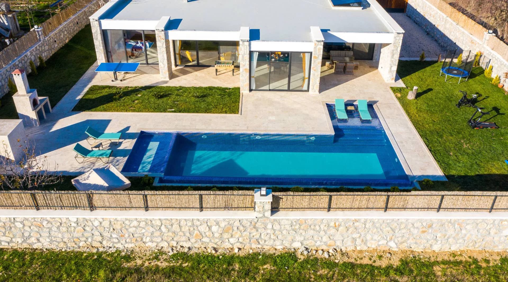 Kalkan'ın Sarıbelen'de Geniş Bahçeli, Özel Havuzlu, Geniş Villa görsel 2
