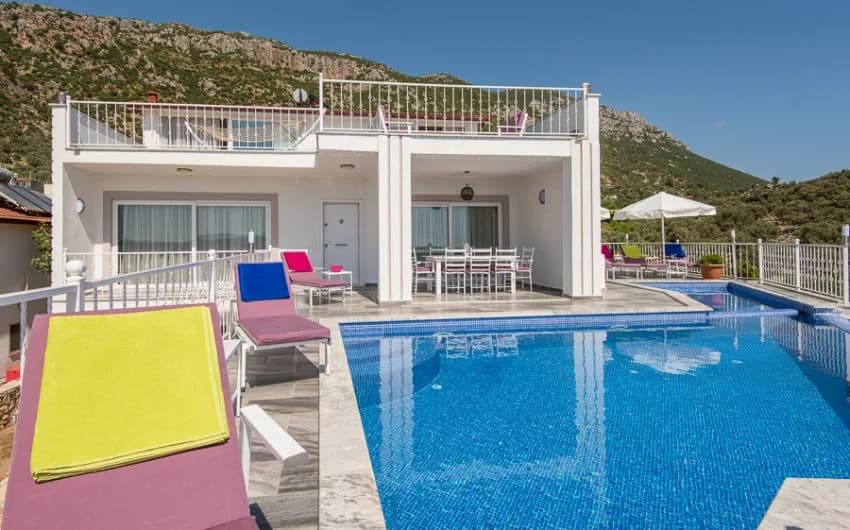 Kaş Bezirgan'da Göz Alıcı Deniz Manzaralı, Özel Havuzlu, Zarif Villa görsel 1