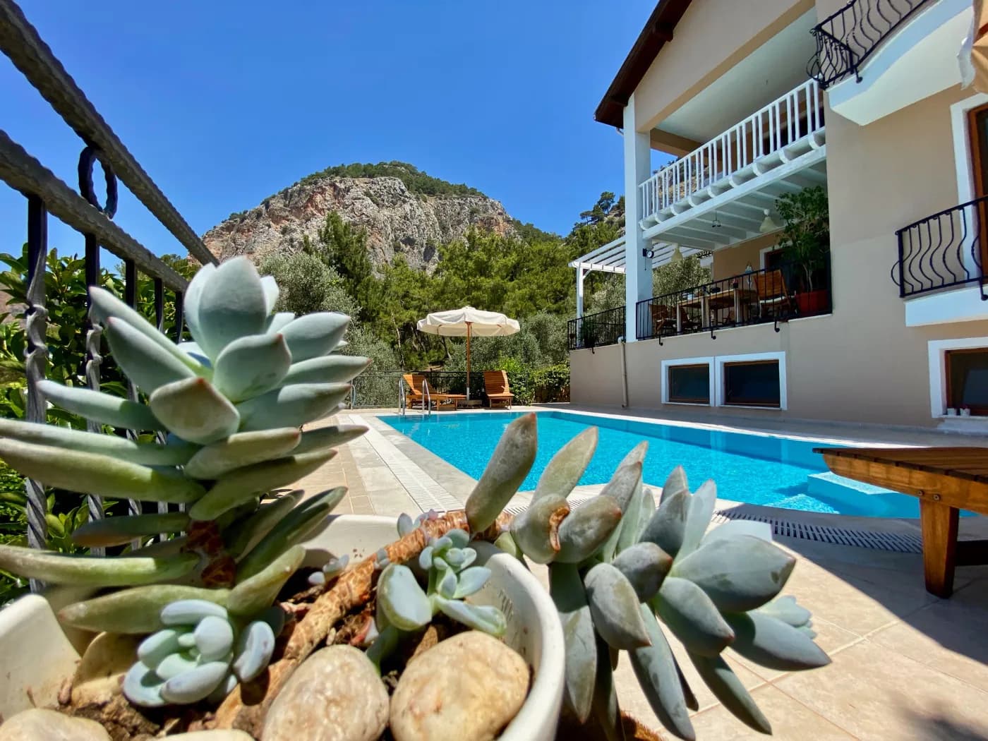 Fethiye Göcek'te Deniz Manzaralı, Özel Havuzlu, Konforlu Villa görsel 3