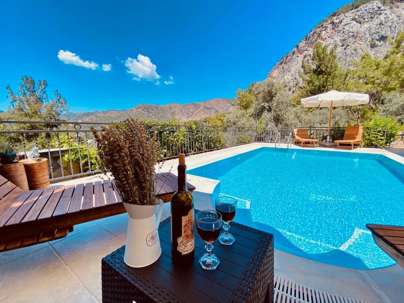 Fethiye Göcek'te Deniz Manzaralı, Özel Havuzlu, Konforlu Villa görsel 1