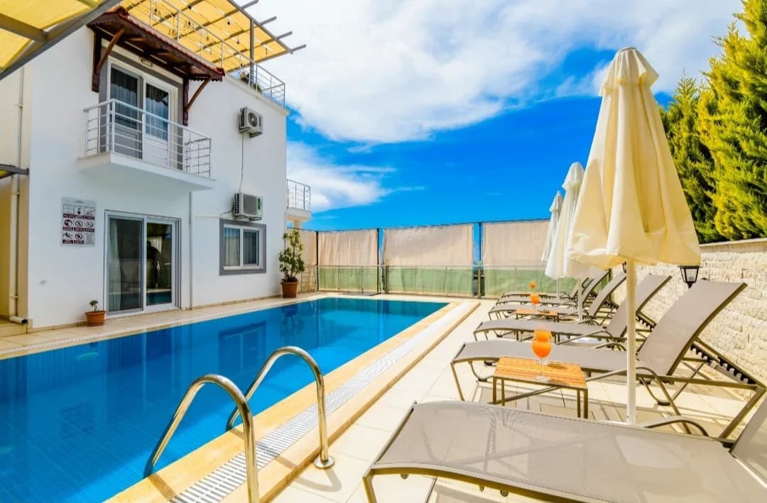 Kaş Bezirgan'da Muhteşem Deniz Manzaralı, Özel Havuzlu, Tripleks Villa görsel 1
