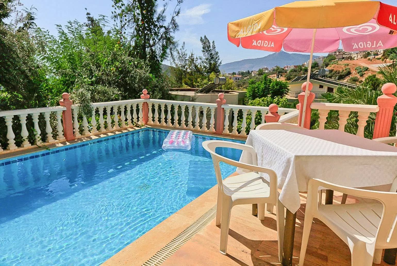 Kalkan Merkez'de Denize Yakın Konumda, Özel Havuzlu, Konforlu Villa görsel 3