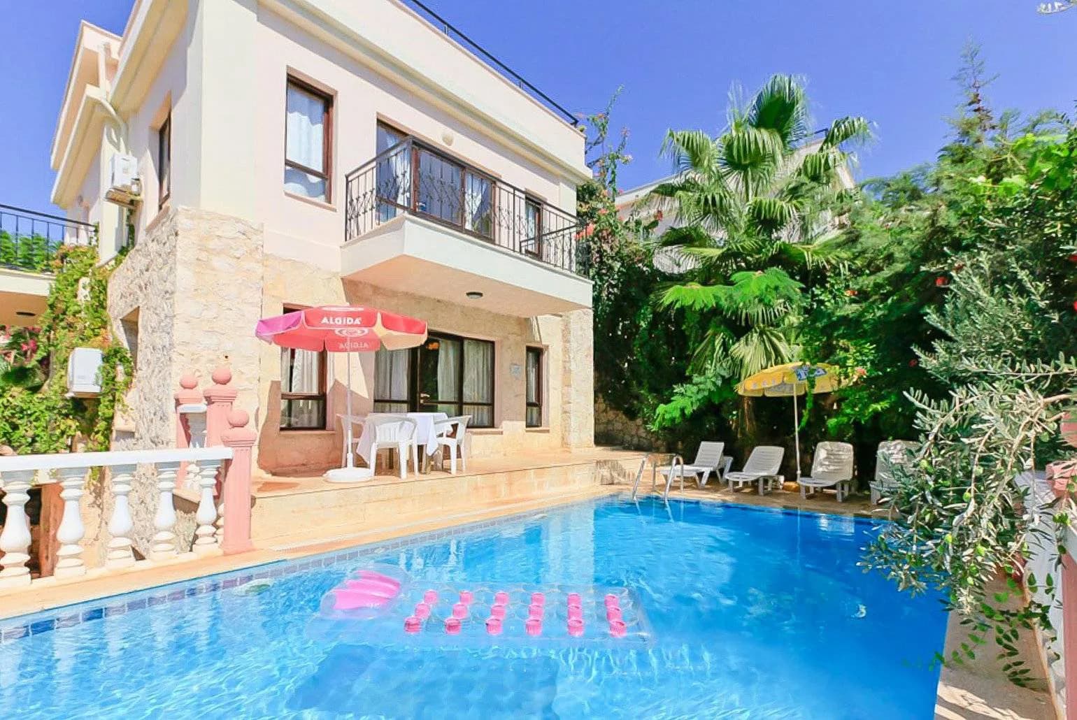 Kalkan Merkez'de Denize Yakın Konumda, Özel Havuzlu, Konforlu Villa görsel 2