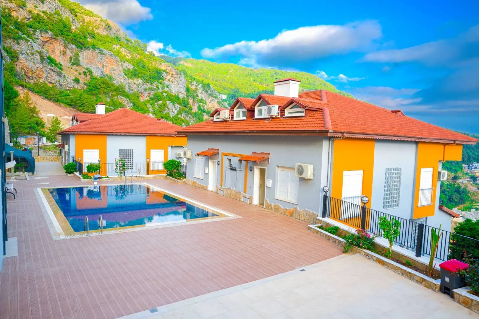 Alanya Bektaş'da Tesis İçerisinde, Ortak Havuzlu, Özel Plajlı Suite görsel 1